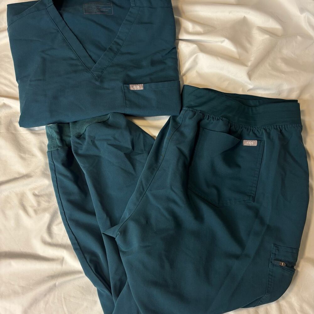 Figs Catarina Scrub Top + Zamora Jogger in Caribbean Blue